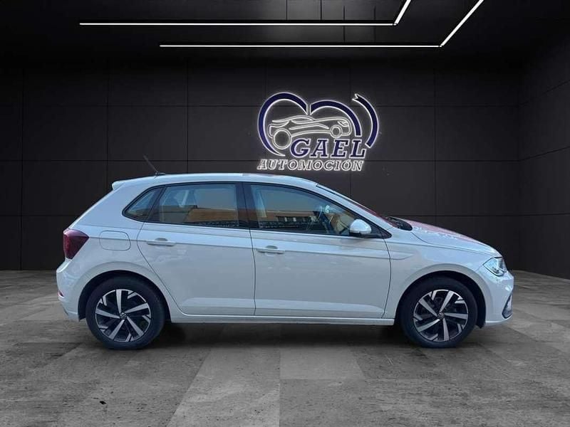 Usado VW Polo 95 CV (69 kW) 2023 Beige Utilitario