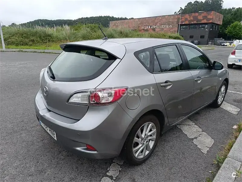 Usado Mazda 3 115 CV (84 kW) 2012 Gris / plata Berlina