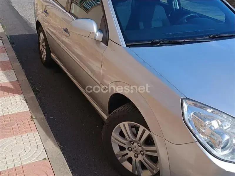 Usado Opel Vectra Elegance 120 CV (88 kW) 2007 Gris / plata Berlina