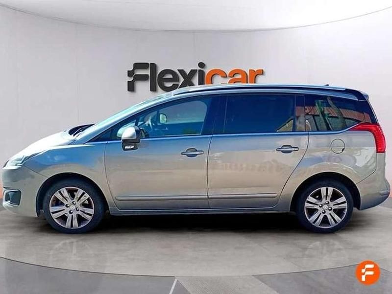 Usado Peugeot 5008 Allure 120 CV (88 kW) 2016 Marrón Monovolumen