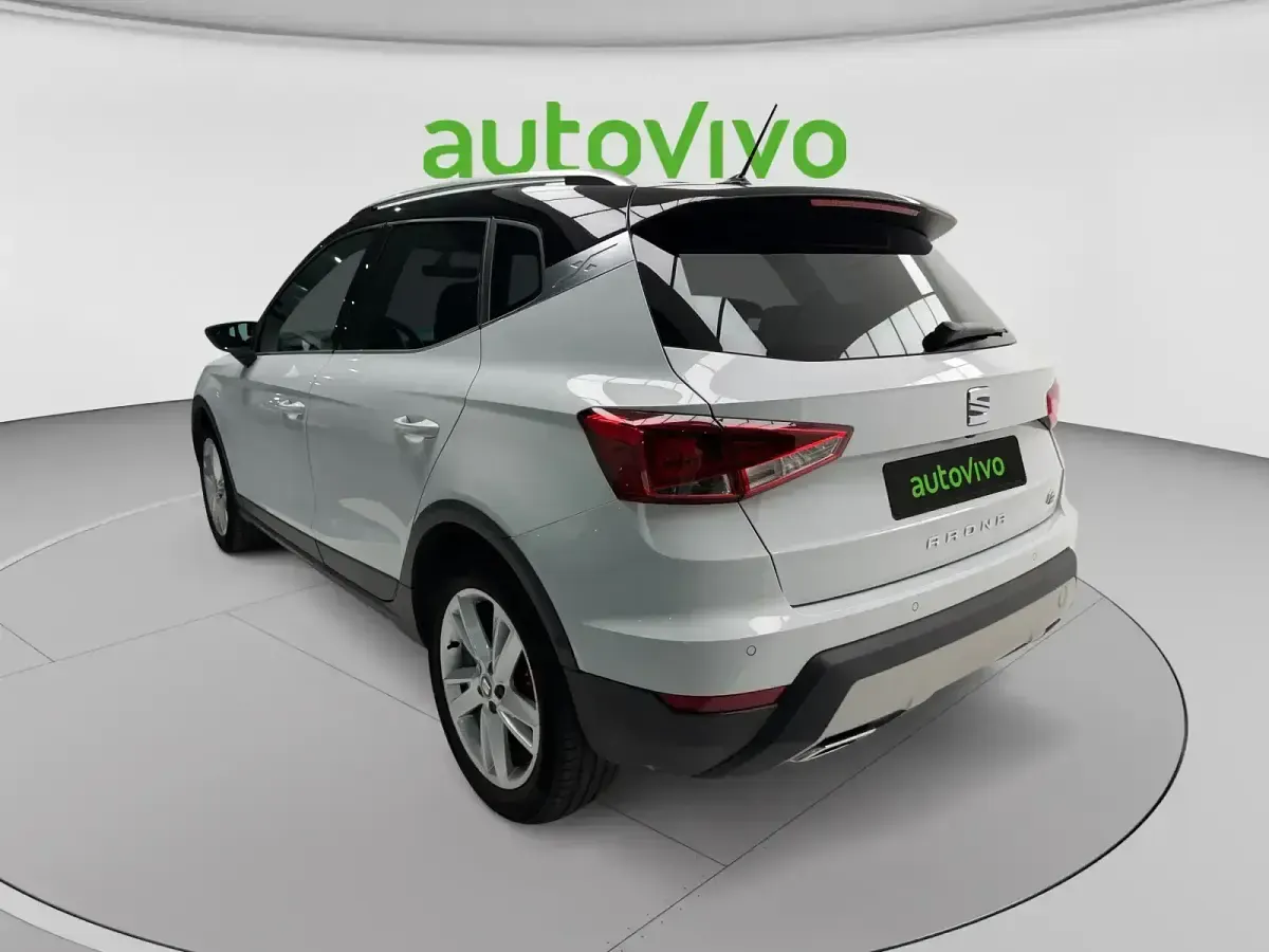 Usado Seat Arona FR 110 CV (80 kW) 2021 Blanco SUV