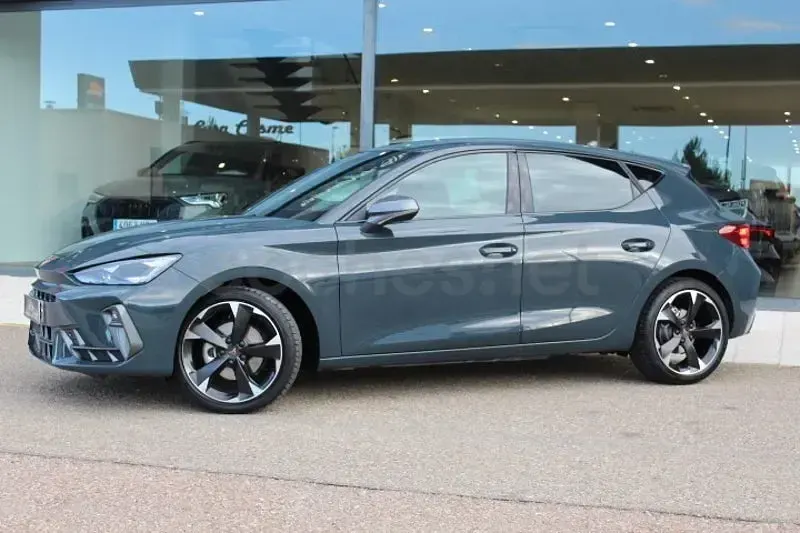 Usado Cupra Leon 150 CV (110 kW) 2024 Azul Berlina