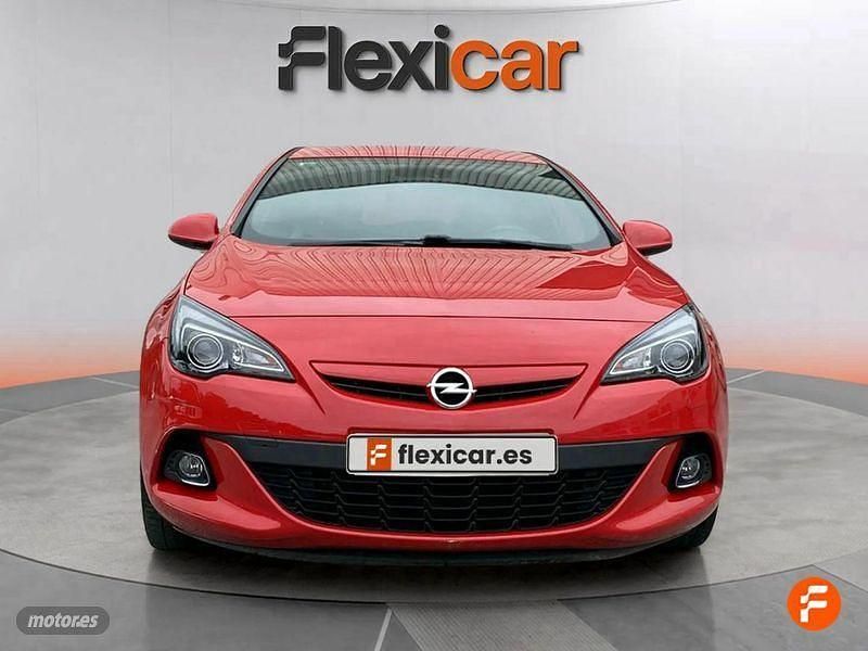 Usado Opel Astra GTC Sportive 200 CV (147 kW) 2016 Rojo Utilitario
