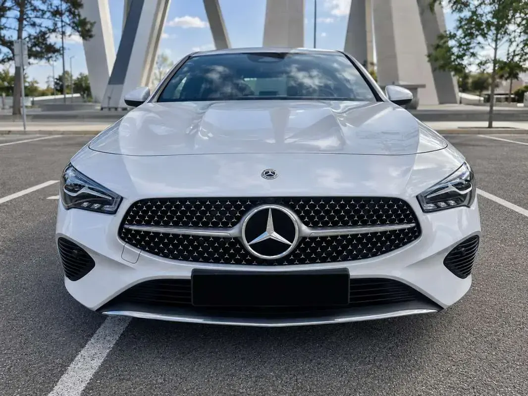 Usado Mercedes CLA180 Shooting Brake 136 CV (100 kW) 2023 Plateado Familiar