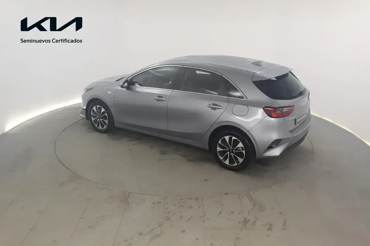 Usado Kia Ceed 100 CV (73 kW) 2025 Gris Utilitario