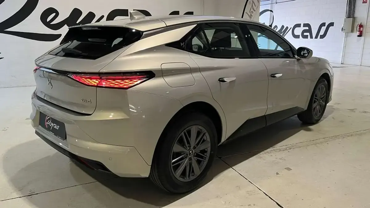 Usado DS Automobiles DS4 Bastille Plus 131 CV (96 kW) 2022 Gris SUV