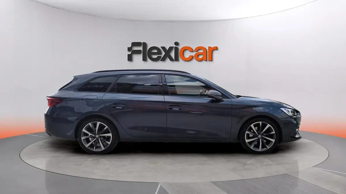 Usado Seat Leon FR 150 CV (110 kW) 2020 Gris Familiar