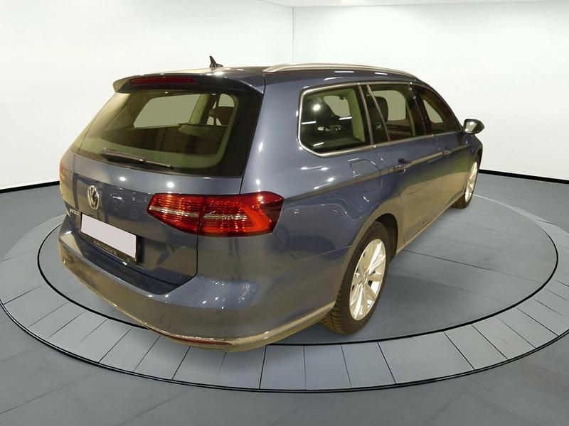 Begagnad VW Passat Highline 121 HK (88 kW) 2018 Blå Kombi