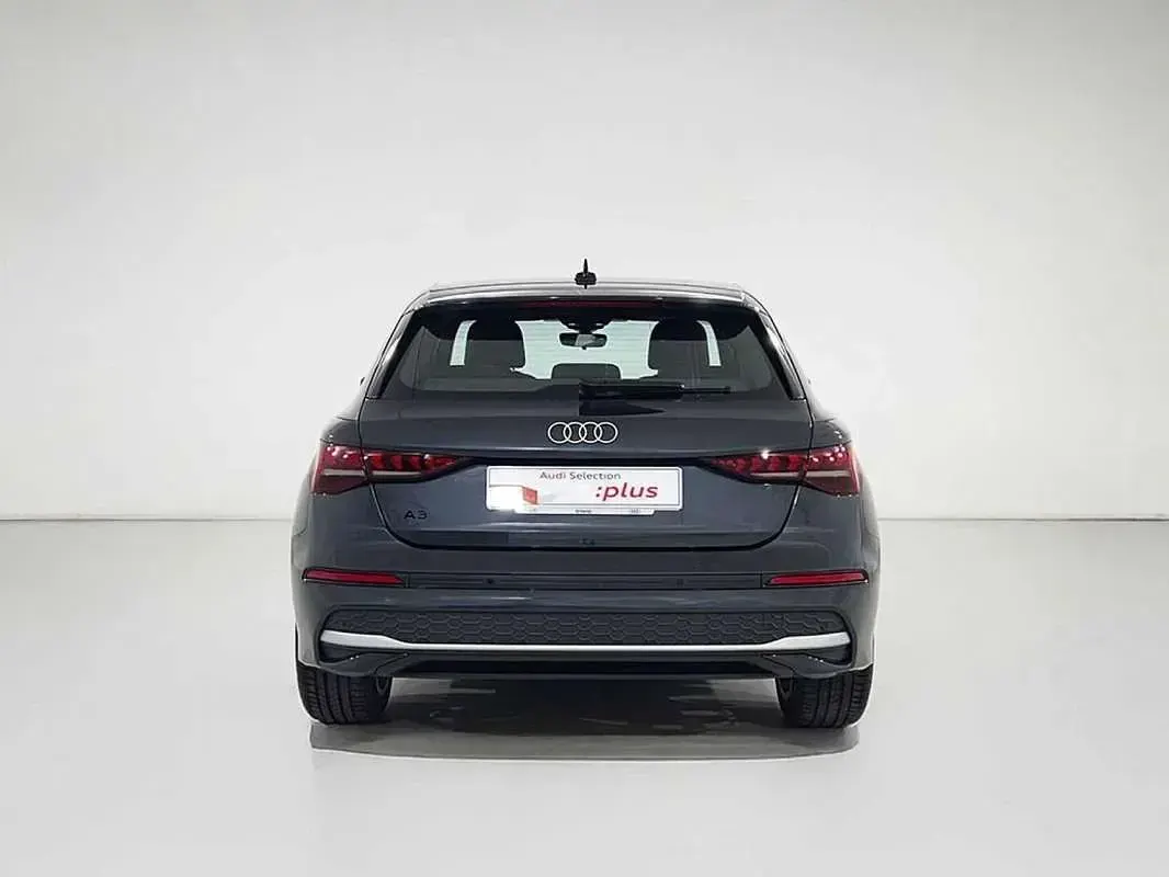 Usado Audi A3 Sportback Advanced 116 CV (85 kW) 2024 Gris Utilitario