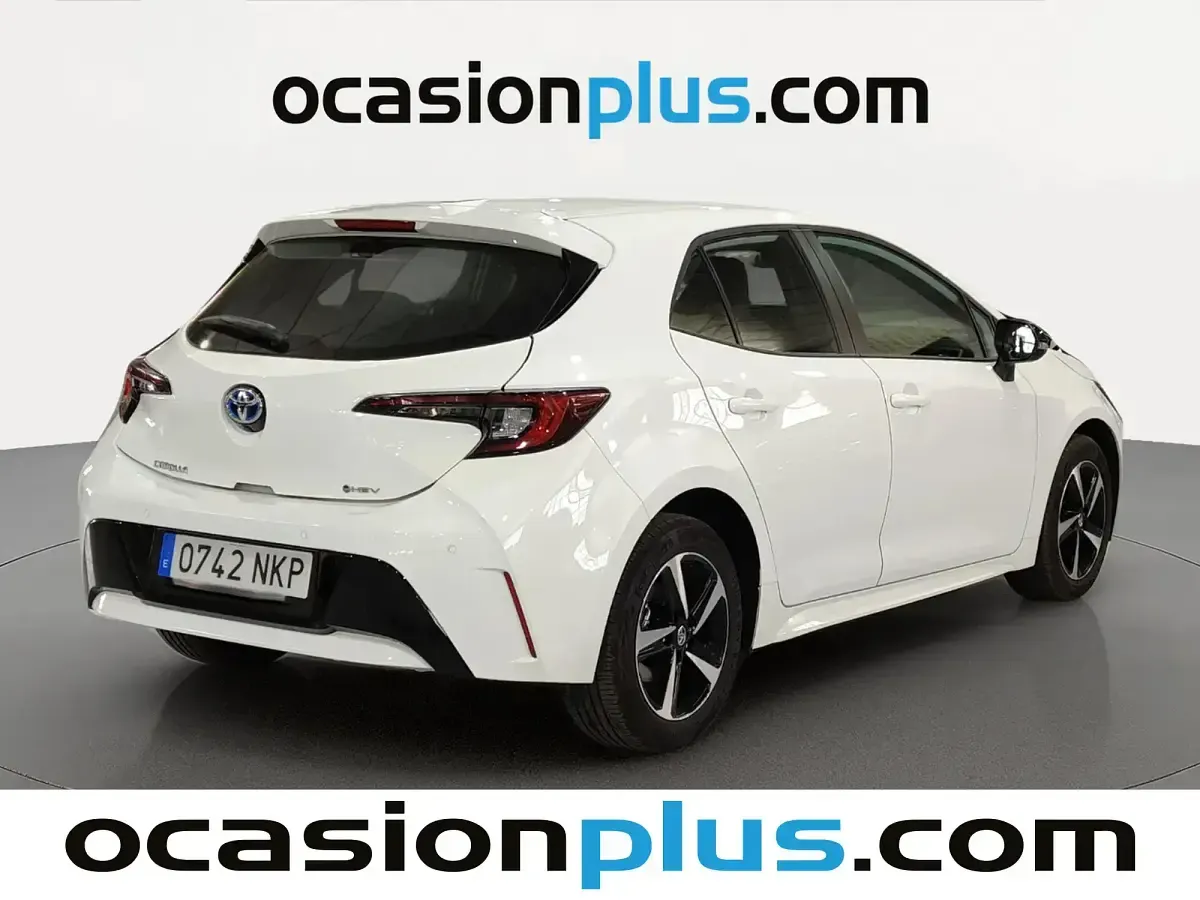 Usado Toyota Corolla Active 140 CV (102 kW) 2026 Blanco Berlina