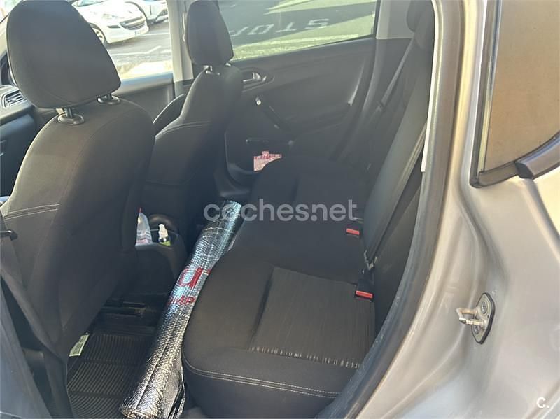 Usado Peugeot 208 Access 82 CV (60 kW) 2016 Gris / plata Utilitario