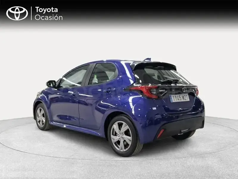 Usado Toyota Yaris Hybrid Active 116 CV (85 kW) 2025 Azul Berlina