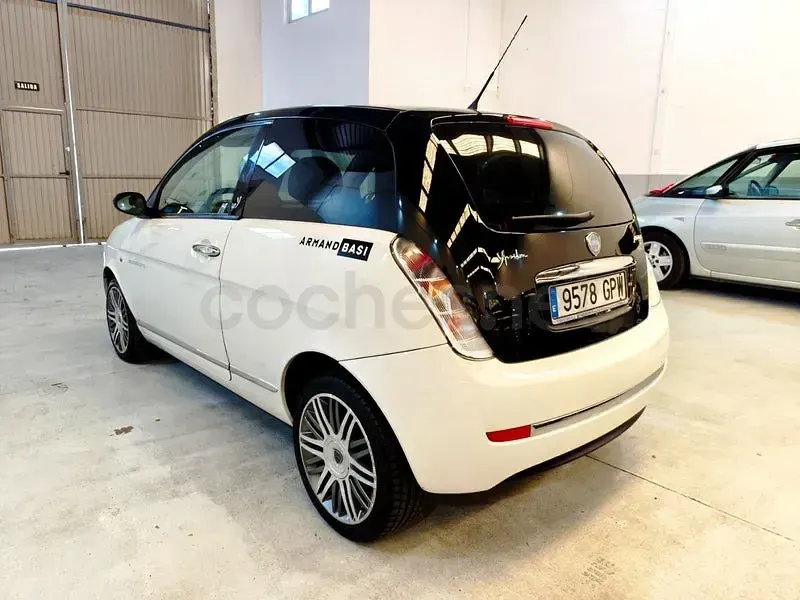 Usado Lancia Ypsilon 75 CV (55 kW) 2009 Blanco Utilitario