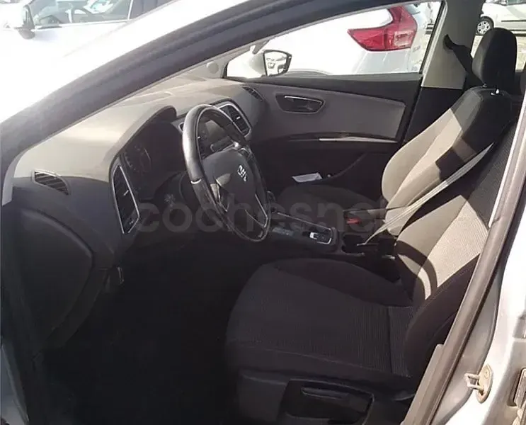 Usado Seat Leon Style 110 CV (80 kW) 2019 Gris / plata Berlina