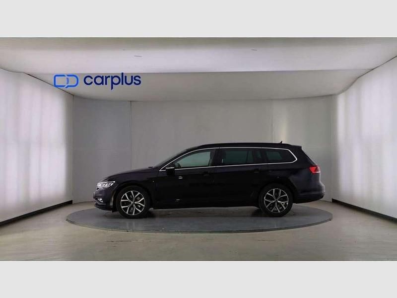 Usado VW Passat Executive 150 CV (110 kW) 2021 Negro Familiar