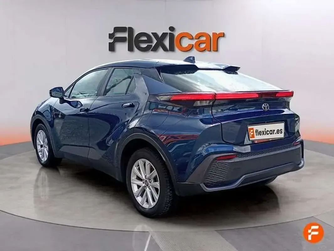 Używany Toyota C-HR Active 140 KM (102 kW) 2024 Niebieski SUV