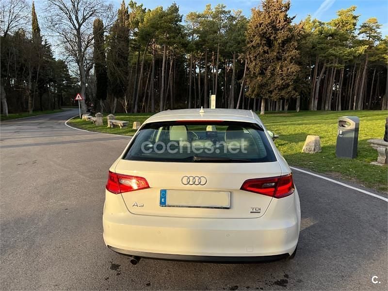 Usado Audi A3 Attraction 110 CV (80 kW) 2014 Blanco Berlina