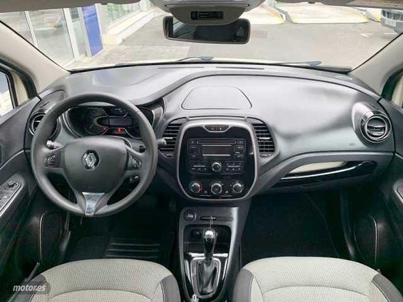 Usado Renault Captur Intens 120 CV (88 kW) 2015 Beige SUV