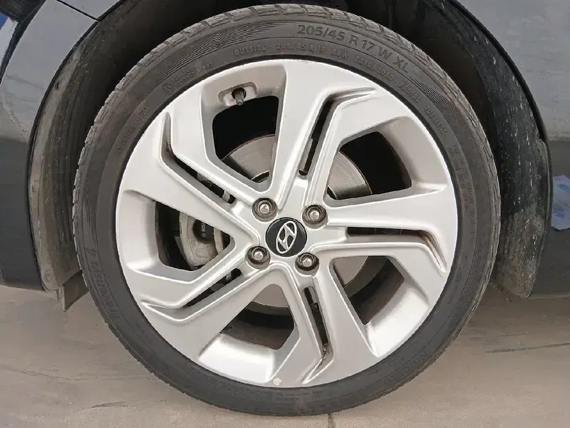 Usado Hyundai i20 Sport 120 CV (88 kW) 2019 Negro Utilitario