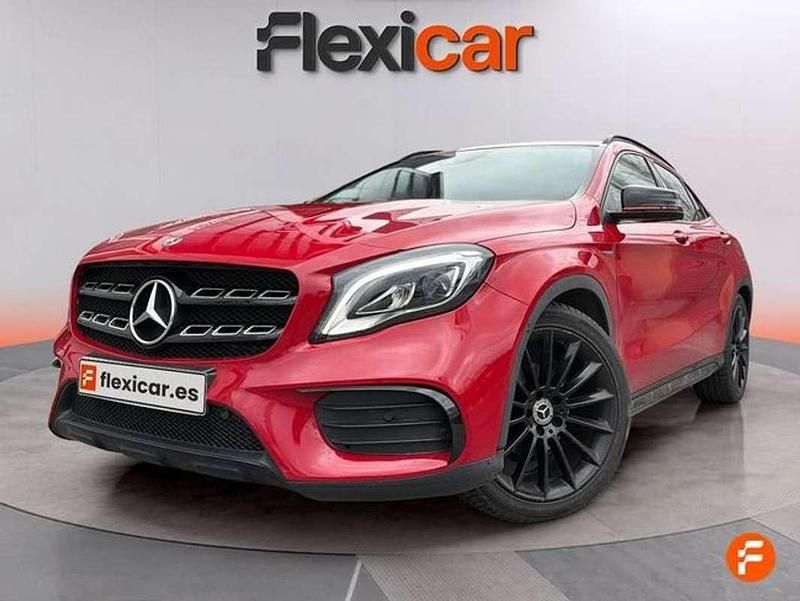Usado Mercedes GLA180 122 CV (89 kW) 2020 Rojo SUV