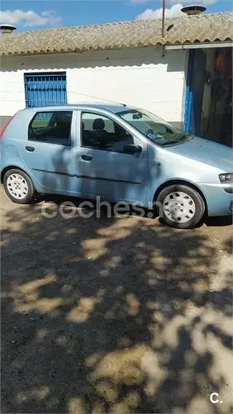 Usado Fiat Punto 80 CV (58 kW) 2001 Azul Utilitario