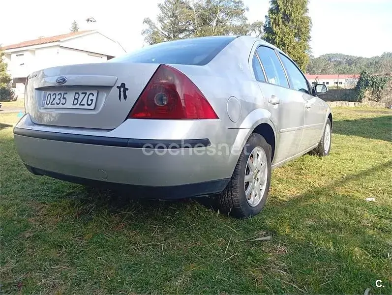 Usado Ford Mondeo Ambiente 115 CV (84 kW) 2004 Blanco Berlina