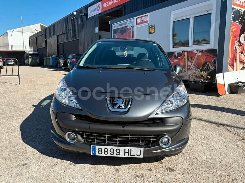 Gris / plata Usado 2012 Peugeot 207 Active Berlina | 5550 € (Precio justo) - Imagen 1/4