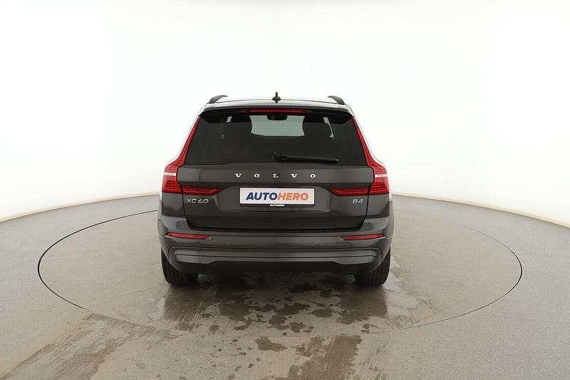 Usado Volvo XC60 Momentum 197 CV (144 kW) 2021 Gris SUV