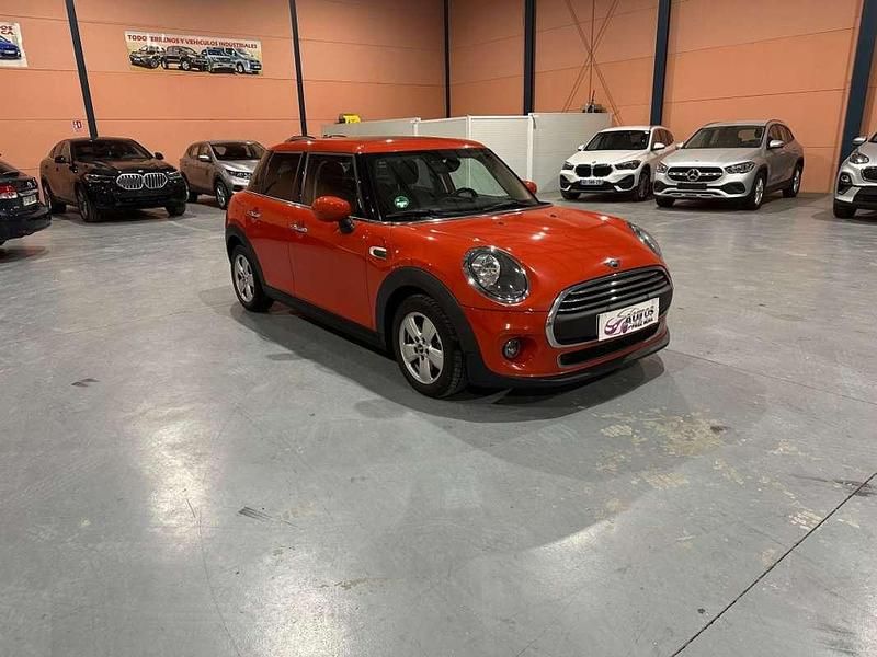 Usado Mini ONE 102 CV (75 kW) 2020 Naranja Utilitario