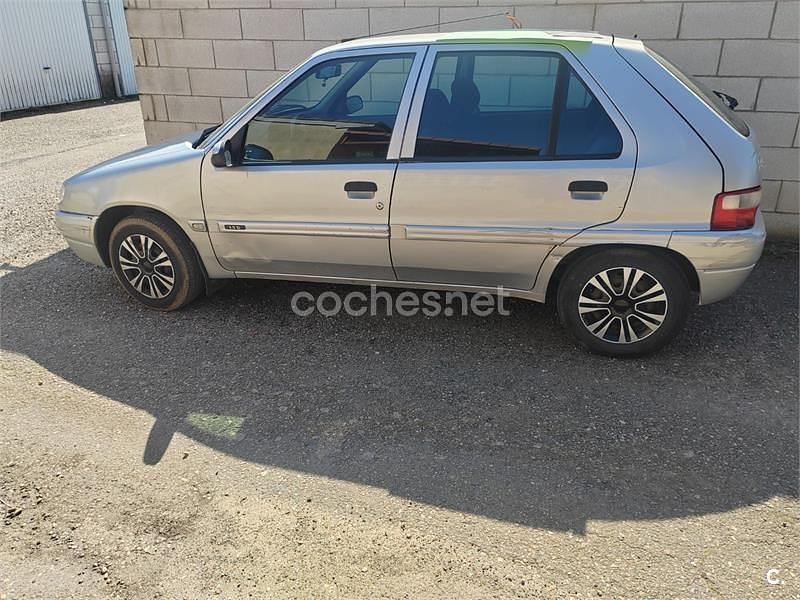 Usado Citroën Saxo 58 CV (42 kW) 1999 Gris / plata Utilitario