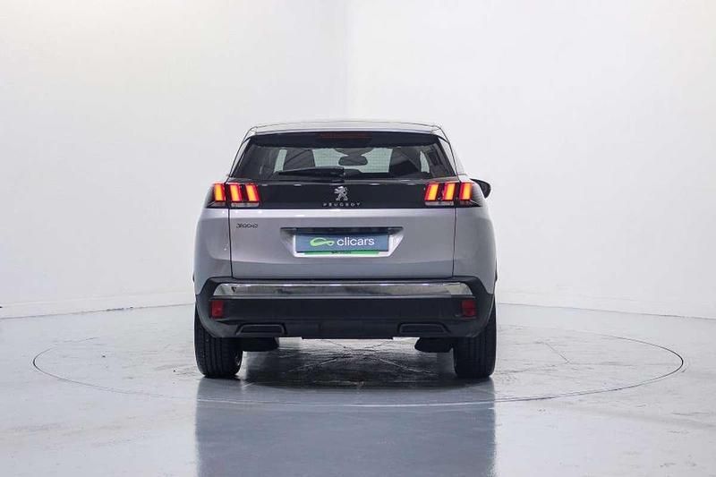 Usado Peugeot 3008 Allure 131 CV (96 kW) 2019 Gris SUV
