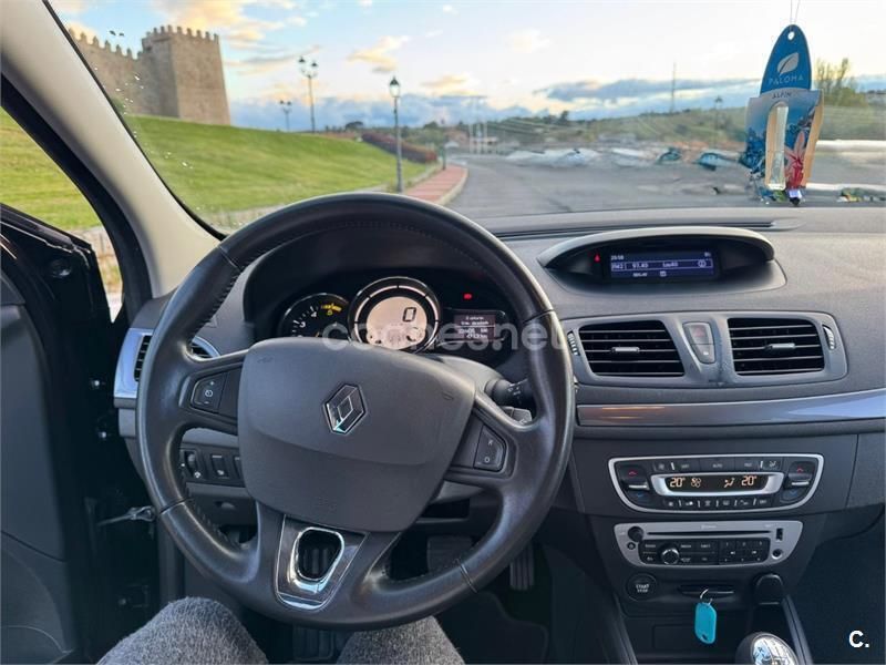 Granate Usado 2015 Renault Mégane III LIMITED Berlina | 5500 € (Buen precio) - Imagen 1/4