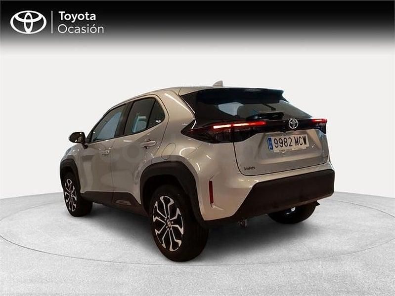 Usado Toyota Yaris Cross Active 116 CV (85 kW) 2022 Gris / plata SUV