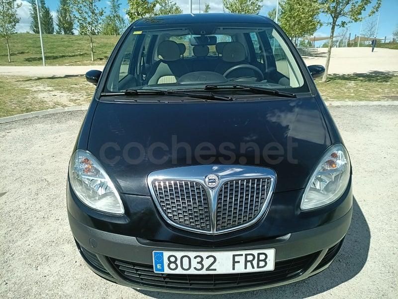 Usado Lancia Musa 70 CV (51 kW) 2006 Negro Monovolumen