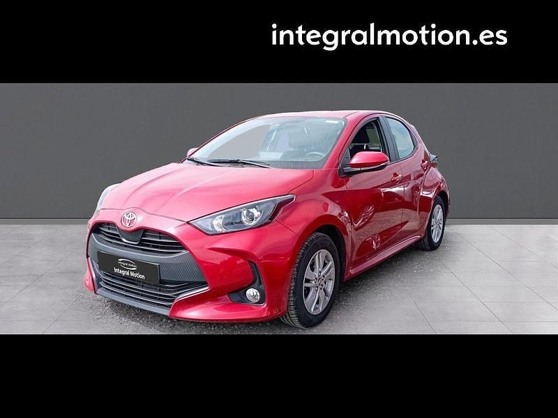 Rojo Usado 2024 Toyota Yaris Edition Berlina | 19.990 € (Un poco caro) - Imagen 1/4