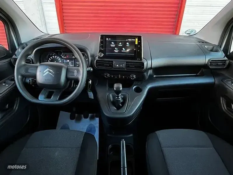 Usado Citroën Berlingo Shine 102 CV (75 kW) 2022 Blanco Monovolumen