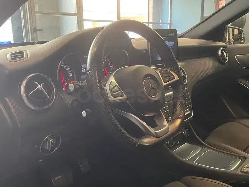 Usado Mercedes A200 AMG line 156 CV (114 kW) 2016 Gris / plata Berlina