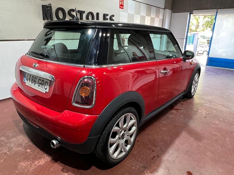 Usado Mini Cooper D 110 CV (80 kW) 2009 Rojo Utilitario