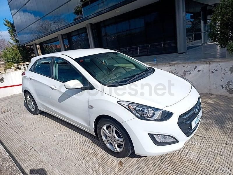 Begagnad Hyundai i30 100 HK (73 kW) 2017 Vit Sedan