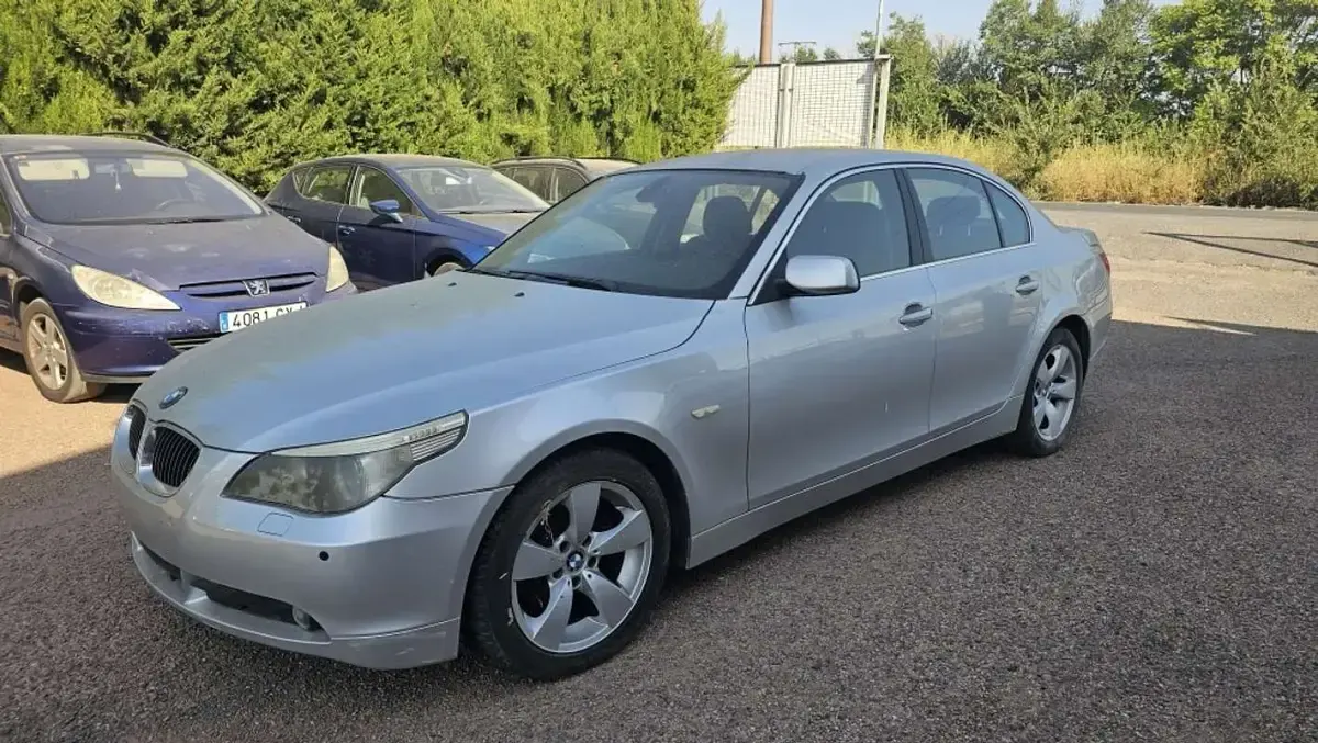 Usado BMW 525 163 CV (119 kW) 2004 Gris Berlina