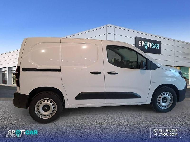 Nuevo Fiat Doblò 100 CV (73 kW) 2025 Verde Monovolumen