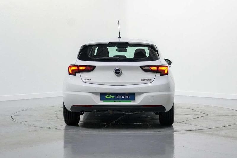 Usado Opel Astra Selective 110 CV (80 kW) 2019 Blanco Utilitario