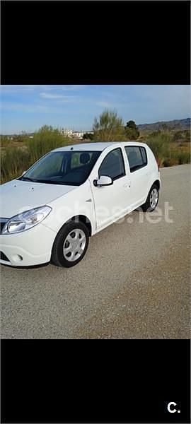 Blanco Usado 2011 Dacia Sandero Lauréate Utilitario | 8200 € (Precio justo) - Imagen 1/3