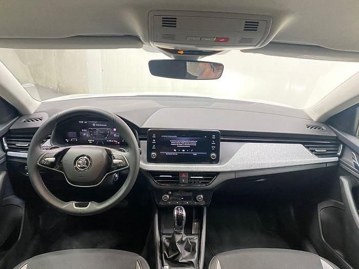 Usado Skoda Scala Selection 115 CV (84 kW) 2024 Blanco Utilitario