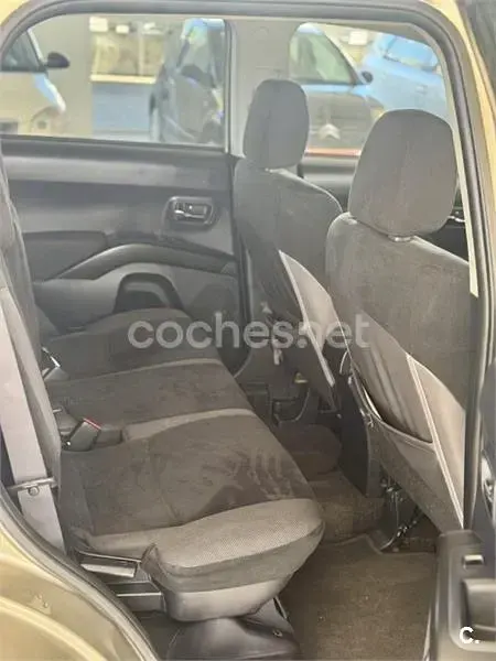 Usado Mitsubishi Outlander Intense+ 140 CV (102 kW) 2008 Gris / plata SUV