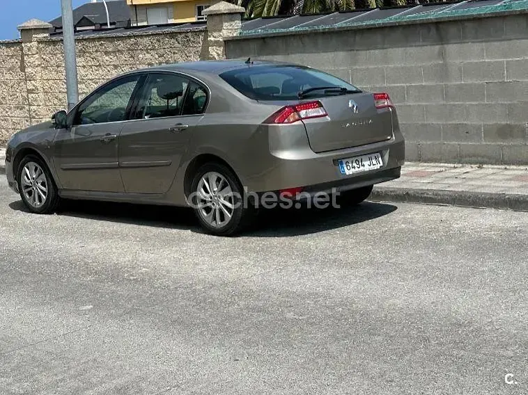 Usado Renault Laguna LIMITED 130 CV (95 kW) 2016 Beige Berlina