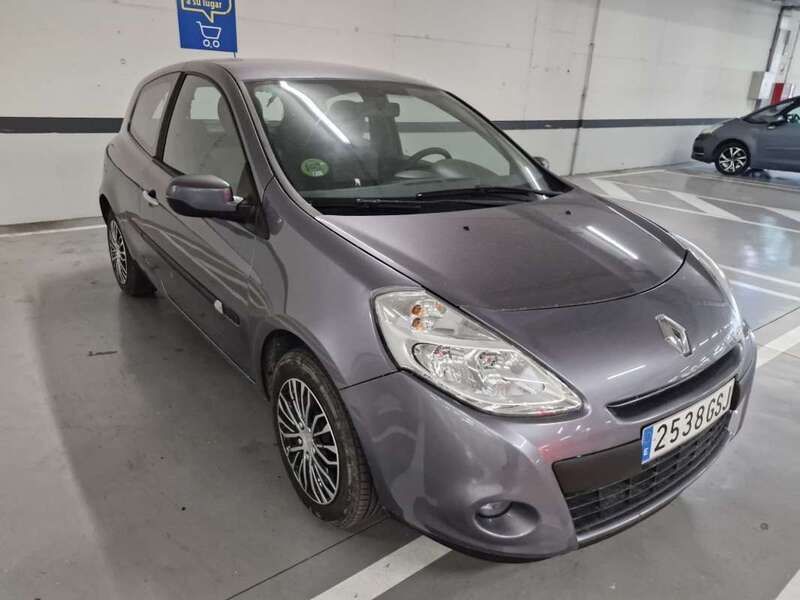 Gris Usado 2010 Renault Clio II Exception Utilitario | 4500 € (Precio justo) - Imagen 1/4