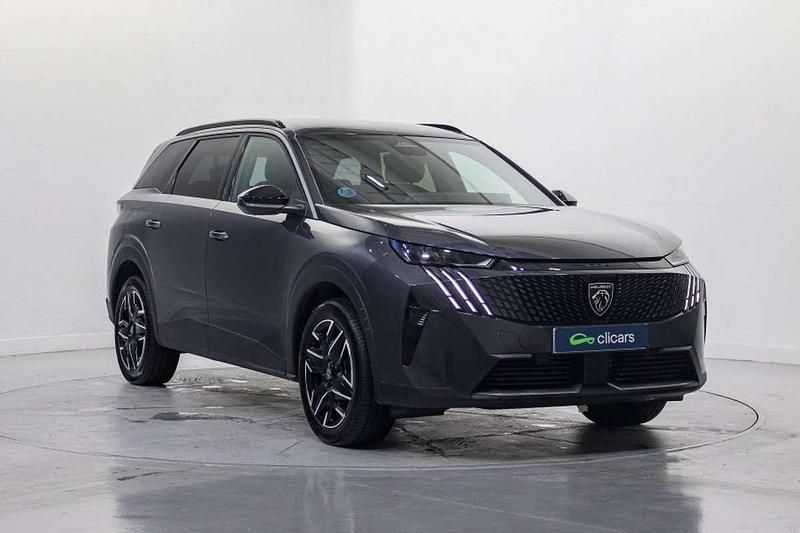 Usado Peugeot 5008 Allure 136 CV (100 kW) 2025 Gris SUV
