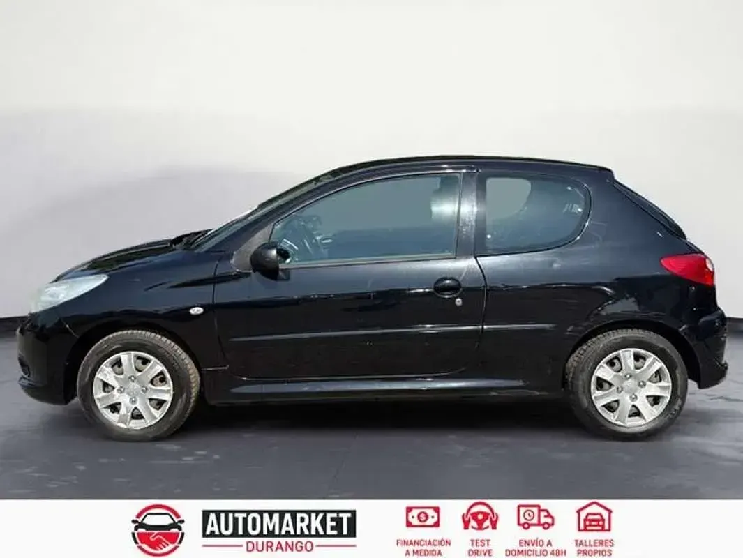 Usado Peugeot 206 58 CV (42 kW) 2011 Negro Berlina