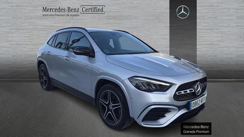 Usado Mercedes GLA200 150 HP (110 kW) 2025 Cinzento SUV